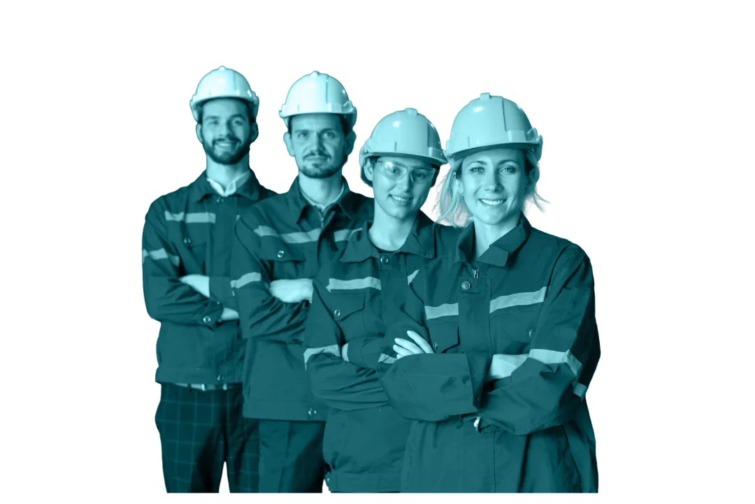 Equipo industrial con casco de seguridad